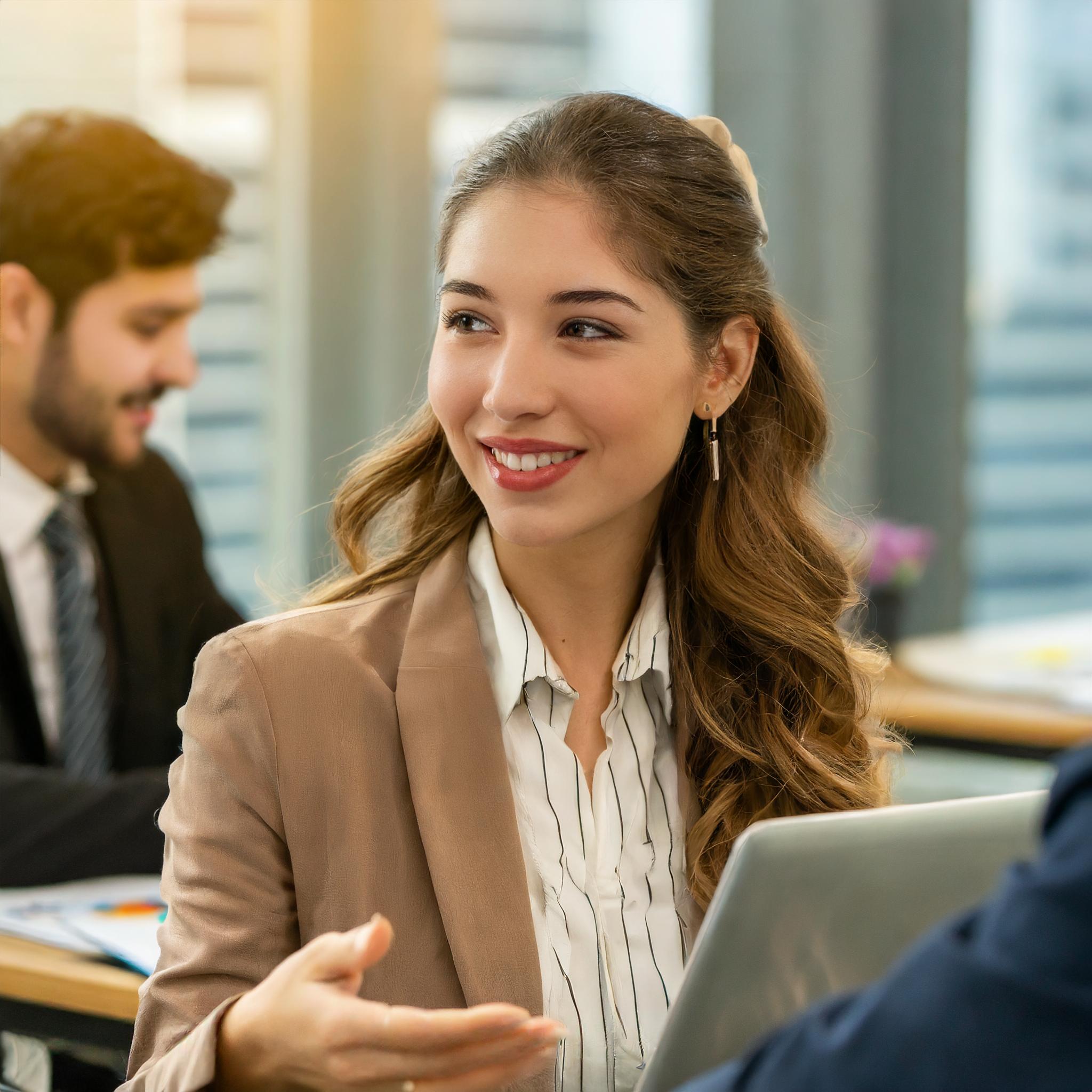 Freundliche und professionelle Kommunikation zwischen Steuerberater und Klienten